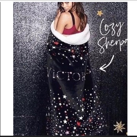 Victoria’s Secret Christmas Sherpa blanket - Picture 3 of 4
